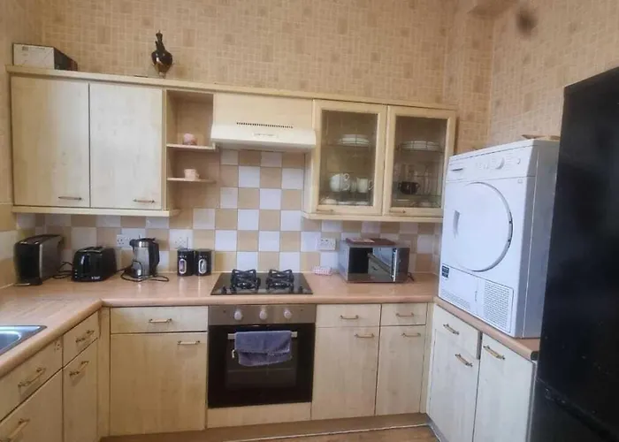 Extra Large One Bedroom Flat With Parking London